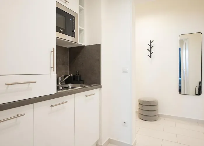 Brand New! Selfcheck-in, King Size Bed, Free Wi-fi Apartment *