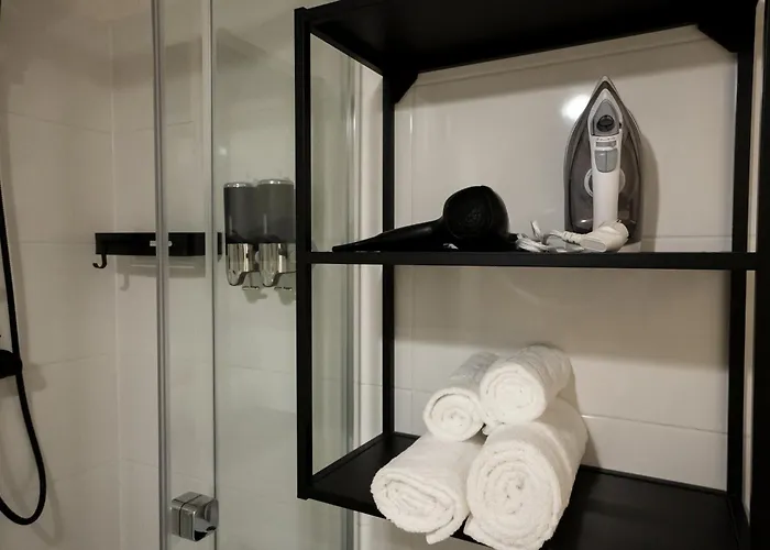 Brand New! Selfcheck-in, King Size Bed, Free Wi-fi Apartment *