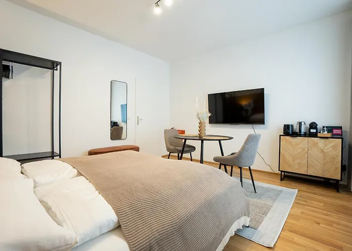 Brand New! Selfcheck-in, King Size Bed, Free Wi-fi * Vienna